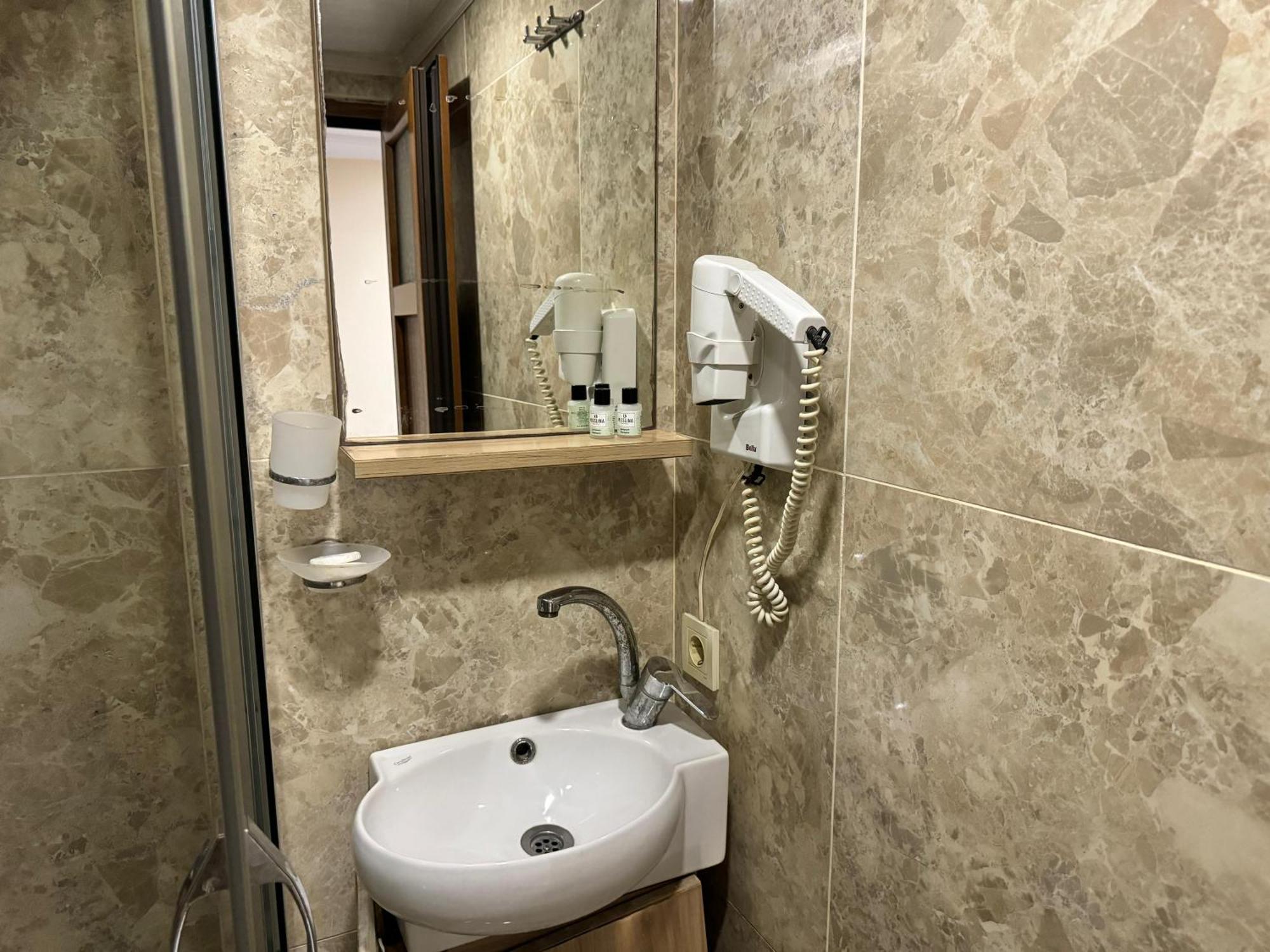 Hotel Visa Istanbul Exteriör bild